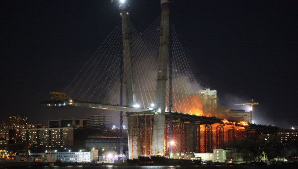 Пожар на строящемся мосту через бухту Золотой Рог во Владивостоке Пожар на строящемся мосту через бухту Золотой Рог во Владивостоке