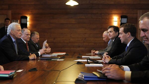 Президент РФ Д.Медведев встретился с представителями парламентских партий Президент РФ Д.Медведев встретился с представителями парламентских партий