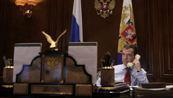 Медведев потребовал усилить контроль за ситуацией на Северном Кавказе Медведев потребовал усилить контроль за ситуацией на Северном Кавказе