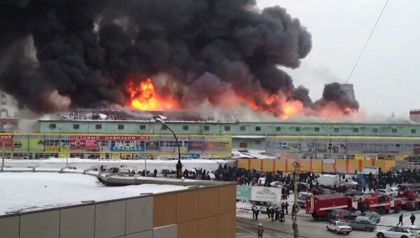 Пожар у рынка Таганский ряд в Екатеринбурге. Видео очевидца Пожар у рынка Таганский ряд в Екатеринбурге. Видео очевидца