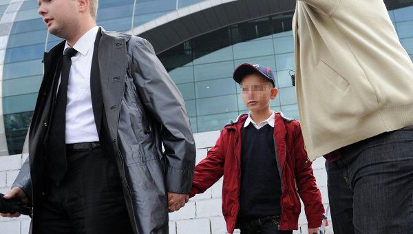 Брошенный приемными родителями в Доминиканской Республике Денис Хохряков вернулся в Россию Брошенный приемными родителями в Доминиканской Республике Денис Хохряков вернулся в Россию