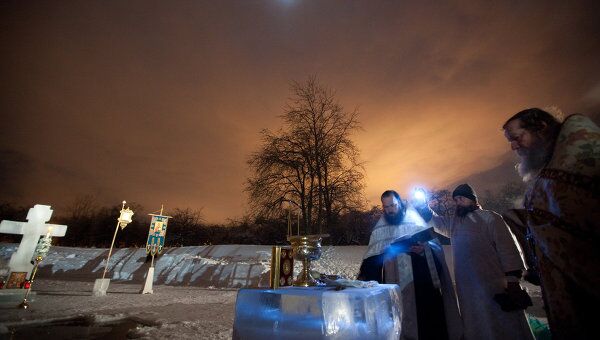 Крещенские купания в Коломенском. Архив Крещенские купания в Коломенском. Архив