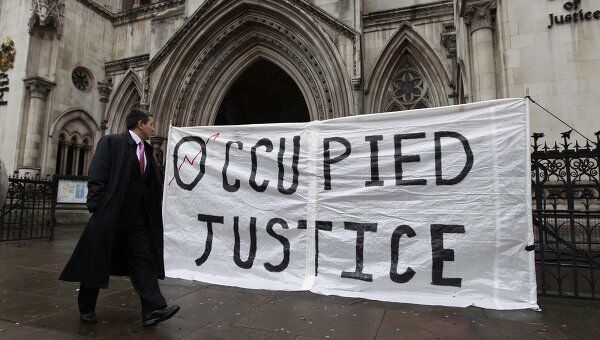 Лагерь протестующих на площади у собора Святого Павла в Лондоне Лагерь протестующих на площади у собора Святого Павла в Лондоне