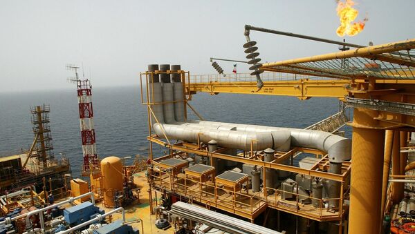 Добыча нефти. Архивное фото Добыча нефти. Архивное фото