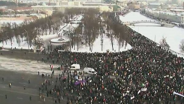 Митингующие на Болотной площади Митингующие на Болотной площади