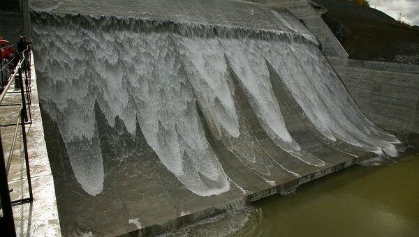 Испытания берегового водосброса на СШГЭС Испытания берегового водосброса на СШГЭС