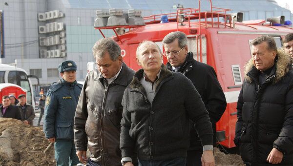 Премьер-министр РФ В.Путин побывал у частично обрушевшегося дома в Астрахани Премьер-министр РФ В.Путин побывал у частично обрушевшегося дома в Астрахани