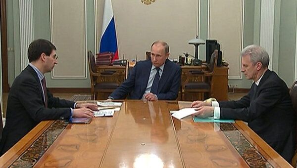 Путин дал месяц на решение судьбы веб-камер с избирательных участков Путин дал месяц на решение судьбы веб-камер с избирательных участков
