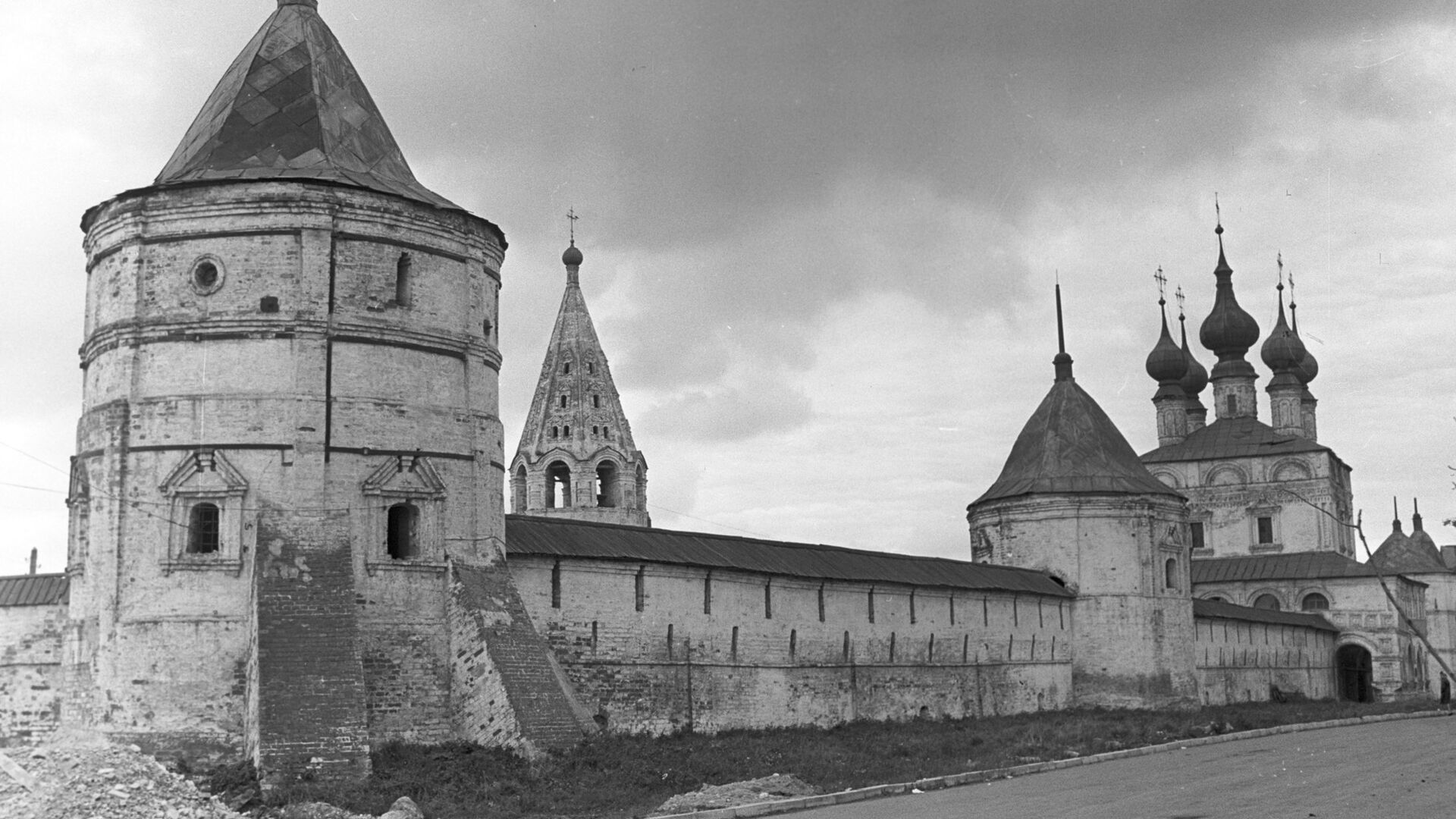 Михайло-Архангельский монастырь в Юрьеве-Польском Михайло-Архангельский монастырь в Юрьеве-Польском - РИА Новости, 1920, 25.09.2020