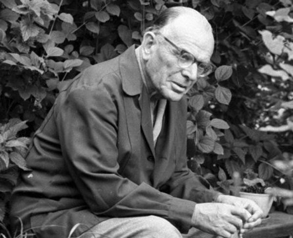 Писатель Константин Георгиевич Паустовский. Архивное фото Писатель Константин Георгиевич Паустовский. Архивное фото