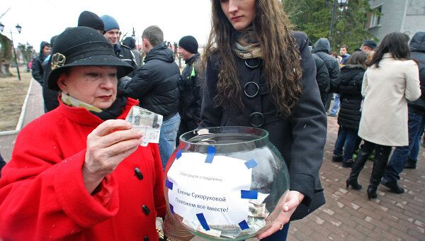 Сход жителей города Гусева в поддержку жестоко избитой подругами Елены Сухоруковой Сход жителей города Гусева в поддержку жестоко избитой подругами Елены Сухоруковой