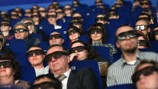 Зрители сидят в кинозале IMAX. Архив Зрители сидят в кинозале IMAX. Архив