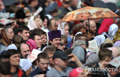 Крестный ход и молитвенное стояние в защиту веры, поруганных святынь, Церкви и ее доброго имени Крестный ход и молитвенное стояние в защиту веры, поруганных святынь, Церкви и ее доброго имени