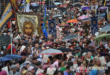 Крестный ход и молитвенное стояние в защиту веры, поруганных святынь, Церкви и ее доброго имени Крестный ход и молитвенное стояние в защиту веры, поруганных святынь, Церкви и ее доброго имени