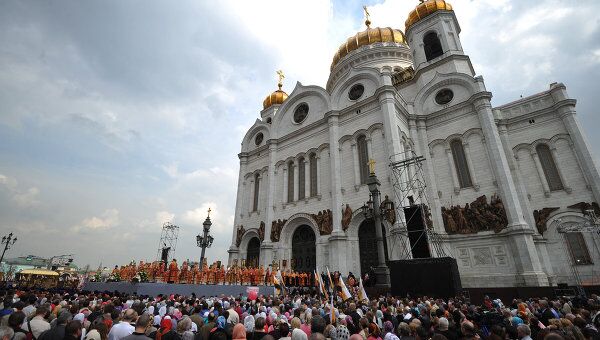 Крестный ход и молитвенное стояние в защиту веры, поруганных святынь, Церкви и ее доброго имени Крестный ход и молитвенное стояние в защиту веры, поруганных святынь, Церкви и ее доброго имени
