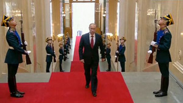 Владимир Путин прибыл в Большой Кремлевский дворец Владимир Путин прибыл в Большой Кремлевский дворец