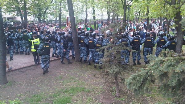Чисопрудный бульвар, где собрались оппозиционеры Чисопрудный бульвар, где собрались оппозиционеры