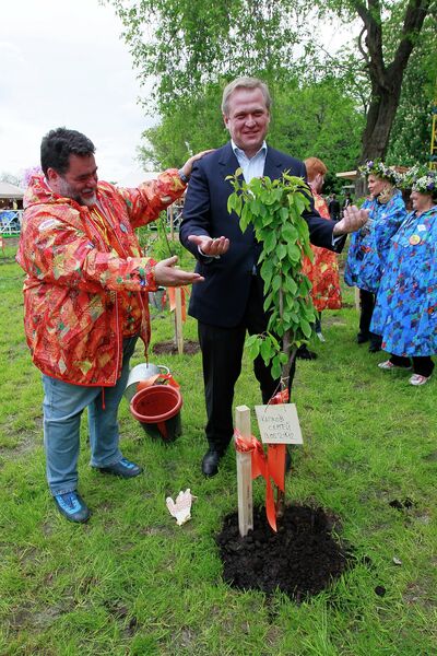Воскресник фестиваля искусств Черешневый лес в ЦПКиО им. Горького Воскресник фестиваля искусств Черешневый лес в ЦПКиО им. Горького