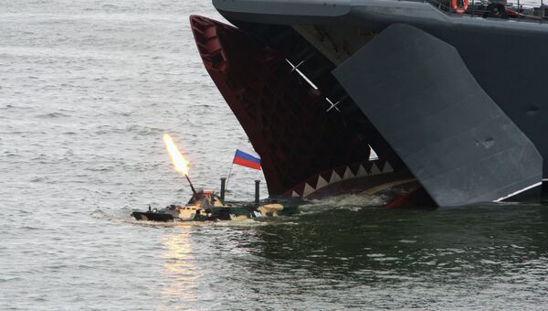 Высадка морского десанта с большого десантного корабля. Архив Высадка морского десанта с большого десантного корабля. Архив