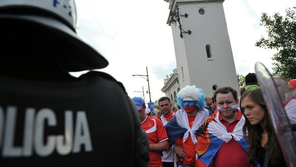 Марш российских болельщиков в Варшаве. Архив Марш российских болельщиков в Варшаве. Архив