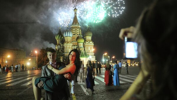 Гуляния выпускников в Москве. Архив Гуляния выпускников в Москве. Архив