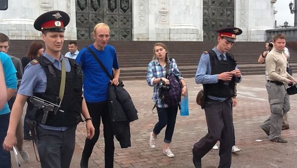 Акция в поддержку панк-группы Pussy Riot у ХХС Акция в поддержку панк-группы Pussy Riot у ХХС