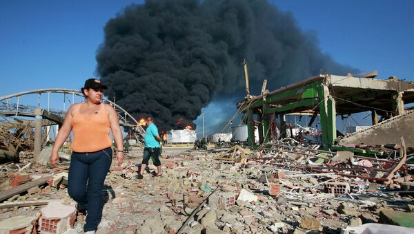 Дым от пожара после взрыва на НПЗ Amuay в Венесуэле Дым от пожара после взрыва на НПЗ Amuay в Венесуэле