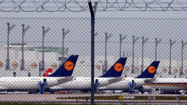 Самолеты авиакомпании Lufthansa в аэропорту Франкфурт-на-Майне Самолеты авиакомпании Lufthansa в аэропорту Франкфурт-на-Майне