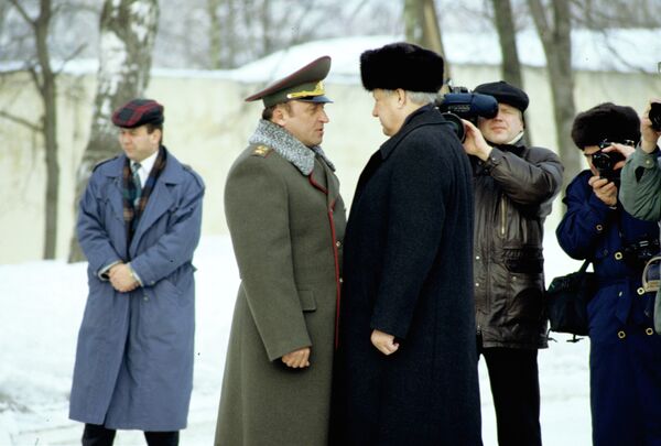 Борис Николаевич Ельцин и Павел Сергеевич Грачев Борис Николаевич Ельцин и Павел Сергеевич Грачев
