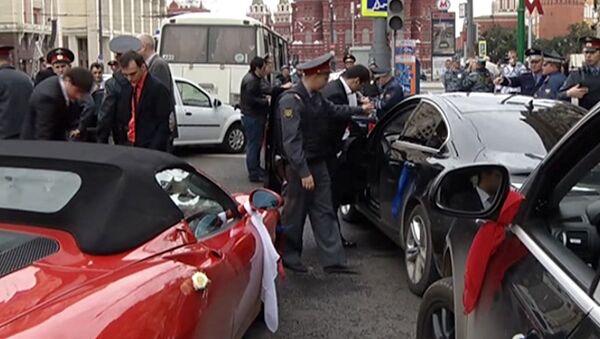Стрельба из машины свадебного кортежа в центре Москвы Стрельба из машины свадебного кортежа в центре Москвы