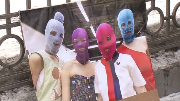 Акция Pussy Riot и реакция общества: от панк-молебна до жалобы на приговор Акция Pussy Riot и реакция общества: от панк-молебна до жалобы на приговор