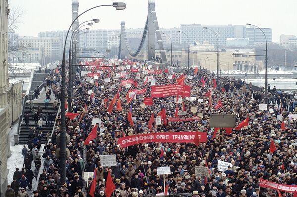 Митинг, посвященный проводимым в стране экономическим реформам правительством Егора Гайдар. 9 февраля 1992 года Митинг, посвященный проводимым в стране экономическим реформам правительством Егора Гайдар. 9 февраля 1992 года