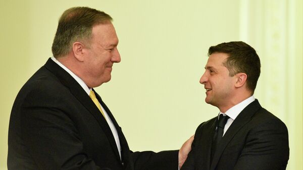 Госсекретарь США Майк Помпео и президент Украины Владимир Зеленский на пресс-конференции по итогам встречи в Киеве Госсекретарь США Майк Помпео и президент Украины Владимир Зеленский на пресс-конференции по итогам встречи в Киеве
