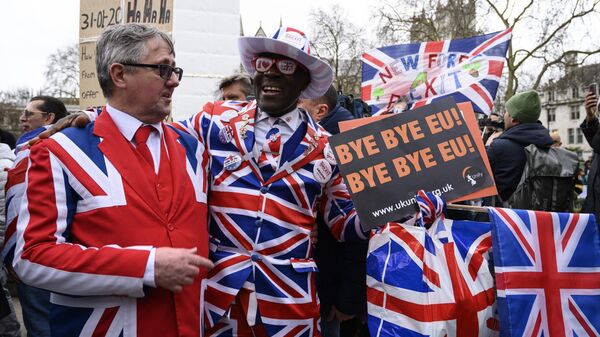 Сторонники Brexit на торжественных мероприятиях, посвященных выходу Великобритании из ЕС (Brexit Party) на площади Парламента в Лондоне Сторонники Brexit на торжественных мероприятиях, посвященных выходу Великобритании из ЕС (Brexit Party) на площади Парламента в Лондоне