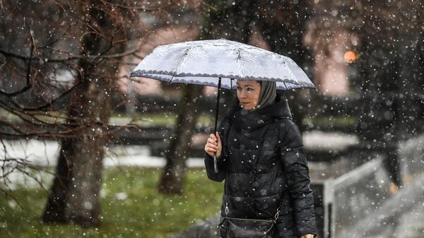 Синоптики предупредили москвичей о дожде и снеге на следующей неделе
