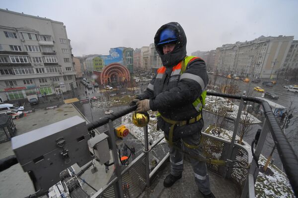 Демонтаж новогодних украшений в Москве Демонтаж новогодних украшений в Москве