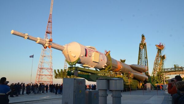 Вывоз ракеты-носителя Союз-ФГ с кораблем Союз ТМА-06М на космодроме Байконур Вывоз ракеты-носителя Союз-ФГ с кораблем Союз ТМА-06М на космодроме Байконур