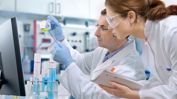 Ученые работают в лаборатории. Архив Ученые работают в лаборатории. Архив