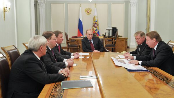 В.Путин провел совещание в Ново-Огарево В.Путин провел совещание в Ново-Огарево