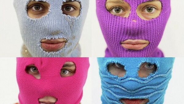 Кадр из российско-британского фильма Pussy Riot - A Punk Prayer (Pussy Riot - панк-молебен) Кадр из российско-британского фильма Pussy Riot - A Punk Prayer (Pussy Riot - панк-молебен)