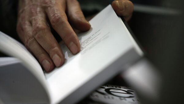 Посетитель ярмарки интеллектуальной литературы Non/Fiction №14 Посетитель ярмарки интеллектуальной литературы Non/Fiction №14