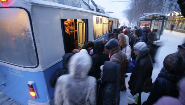На остановке общественного транспорта На остановке общественного транспорта