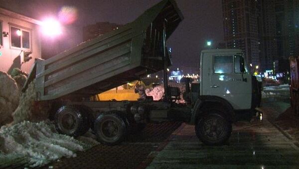 Итоги трехдневной борьбы со снегом: чистота на трассах и сугробы во дворах Итоги трехдневной борьбы со снегом: чистота на трассах и сугробы во дворах