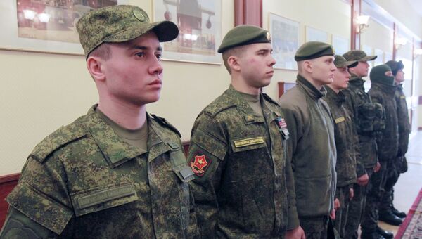 Военнослужащие демонстрируют новую форму российской армии Военнослужащие демонстрируют новую форму российской армии