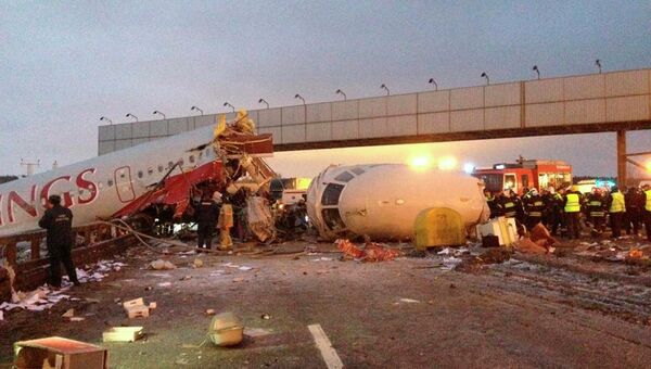 Крушение самолета Ту-204 в аэропорту Внуково. Крушение самолета Ту-204 в аэропорту Внуково.