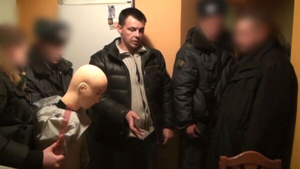 Кабанов показал, как убивал жену. Кадры следственного эксперимента Кабанов показал, как убивал жену. Кадры следственного эксперимента