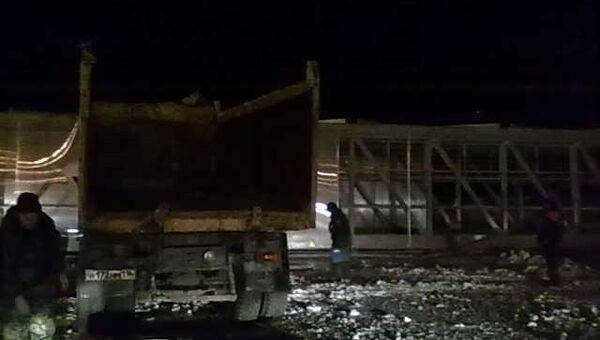 Навесной пешеходный переход через трассу М-7 обрушился в Чувашии Навесной пешеходный переход через трассу М-7 обрушился в Чувашии