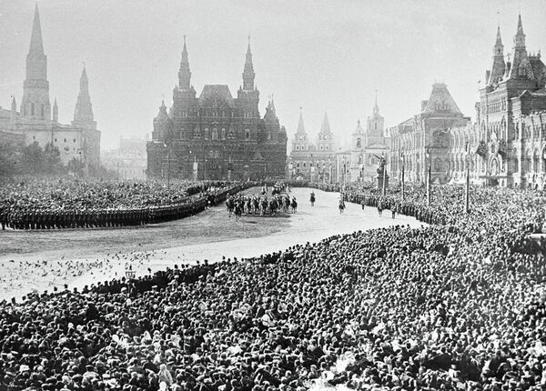 Церемония приветствия Императора Николая II во время празднования 300-летия Дома Романовых Церемония приветствия Императора Николая II во время празднования 300-летия Дома Романовых