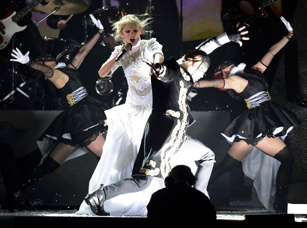 Тейлор Свифт на церемонии вручения наград BRIT Awards-2013 Тейлор Свифт на церемонии вручения наград BRIT Awards-2013