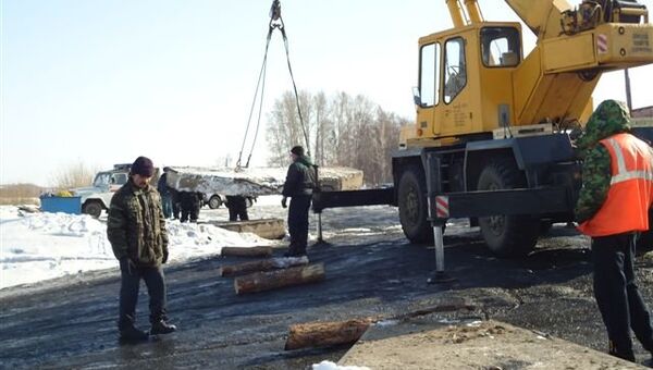 Крупнейшая ледовая переправа в Кузбассе закрыта из-за паводка Крупнейшая ледовая переправа в Кузбассе закрыта из-за паводка